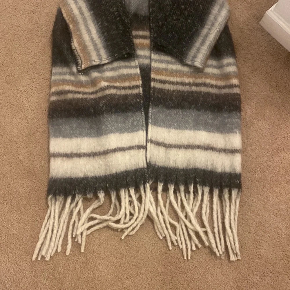 NWT Anthropologie shawl - Picture 3 of 4